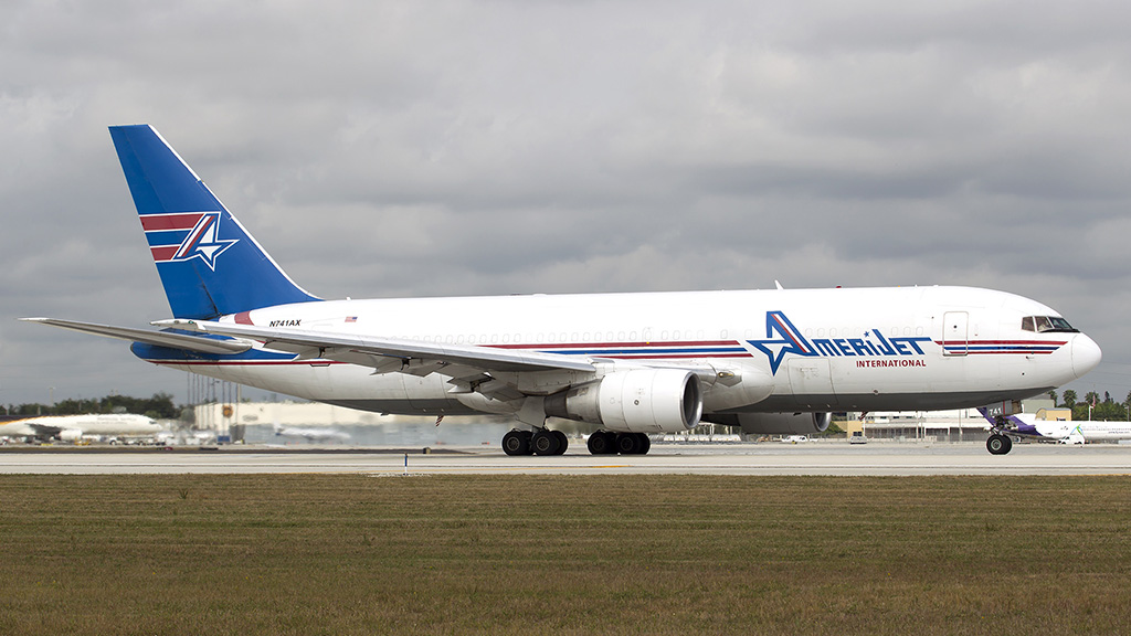 BOEING B767-200F BOEING B767-200F